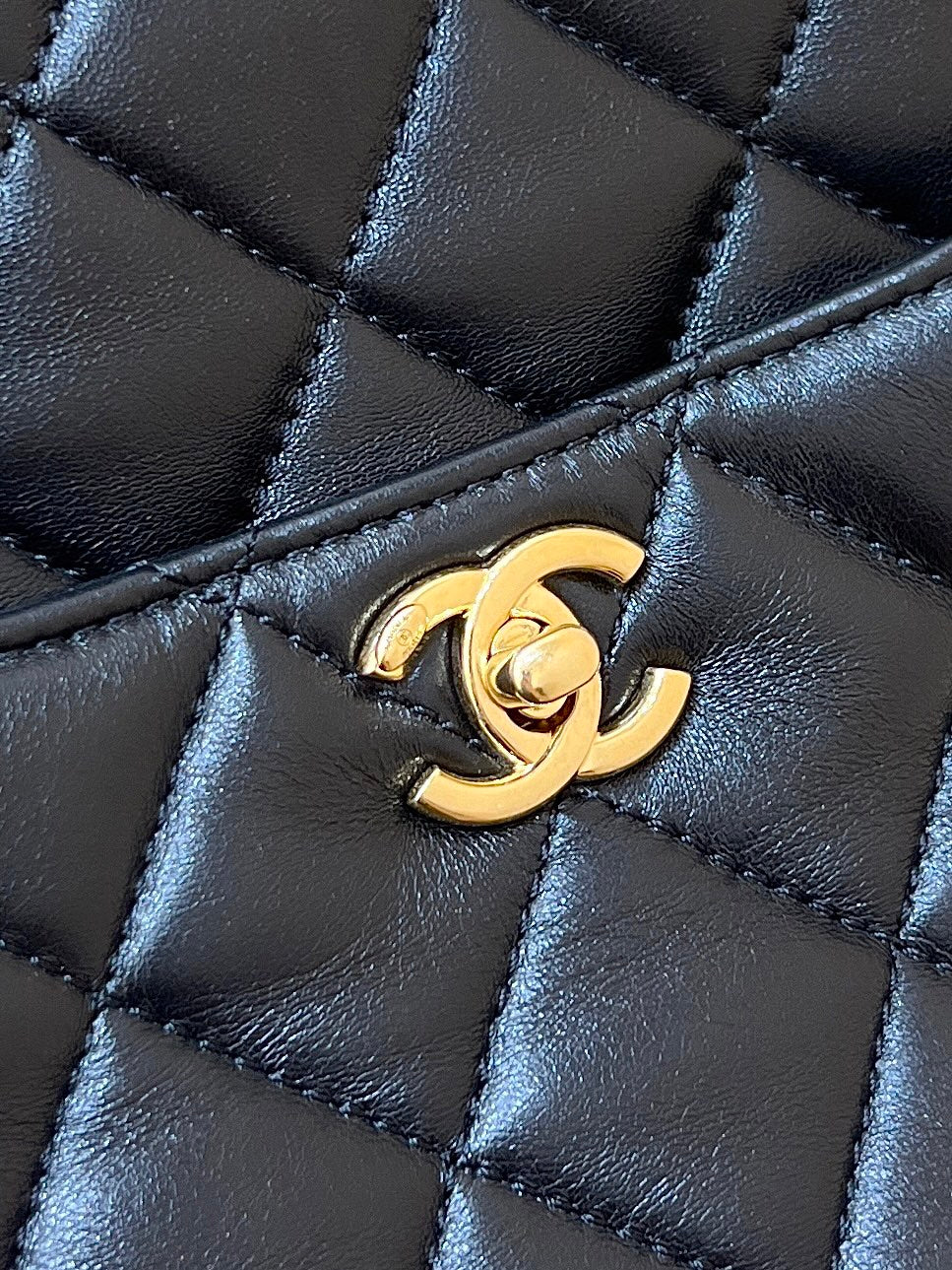 CC  24K Gold Coin Camera Bag 24cm Black Lambskin Light GHW