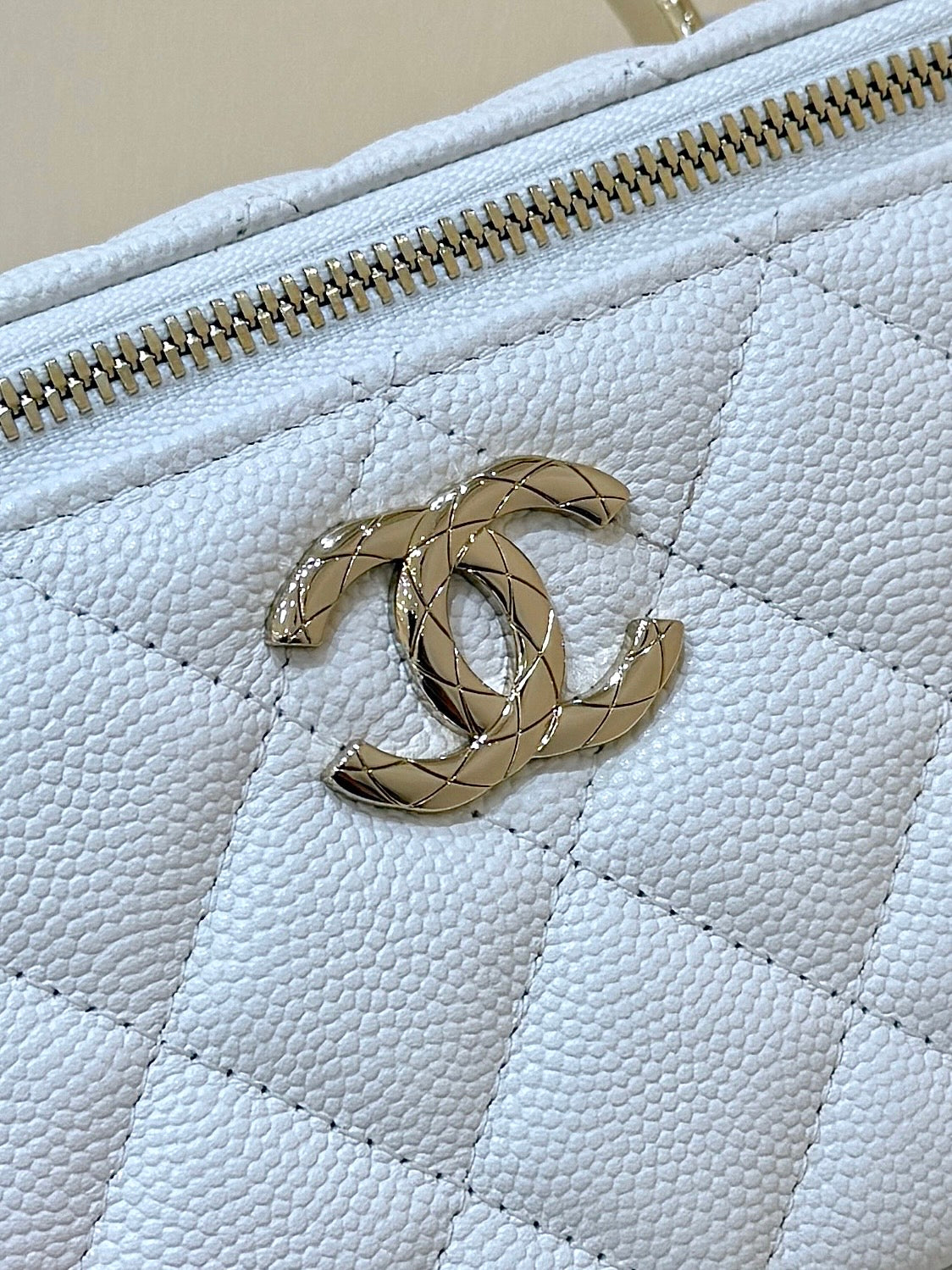CC Coco Crush Vanity Case White Caviar Leather 290254
