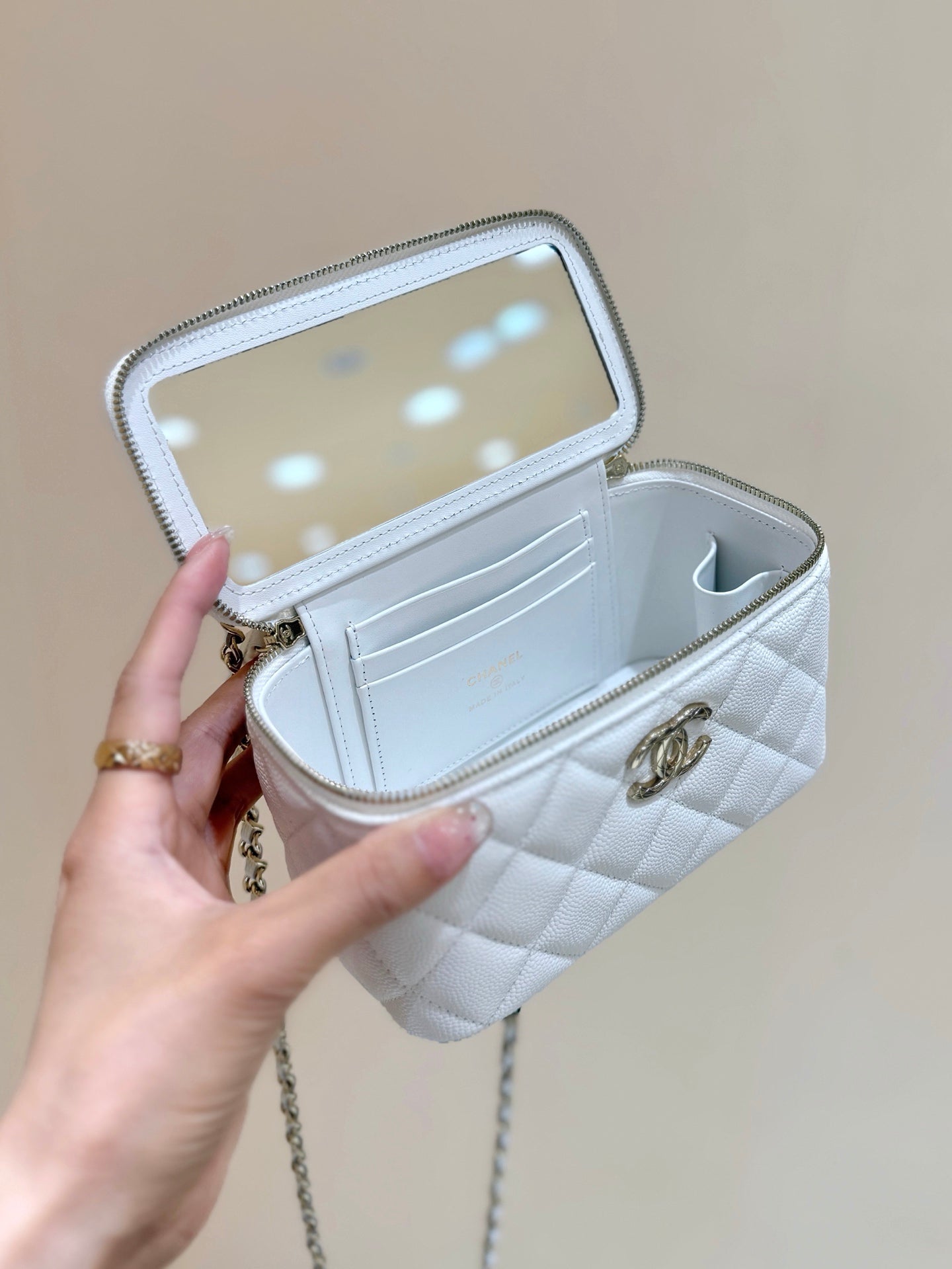 CC Coco Crush Vanity Case White Caviar Leather 290254
