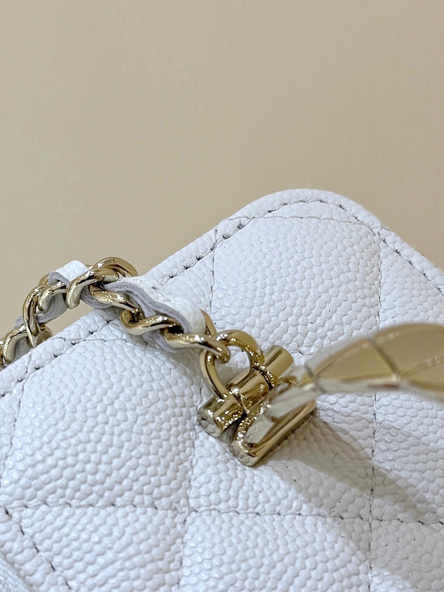 CC Coco Crush Vanity Case White Caviar Leather 290254