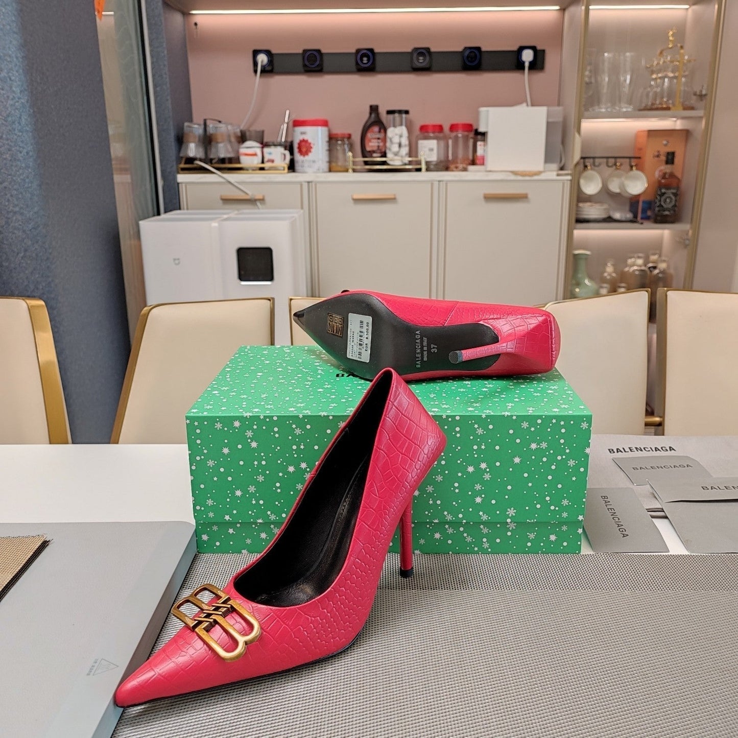 POINTED BB GOLD BUCKLE HIGH PUMPS IN RED CROCODILE PATTERN CALFSKIN