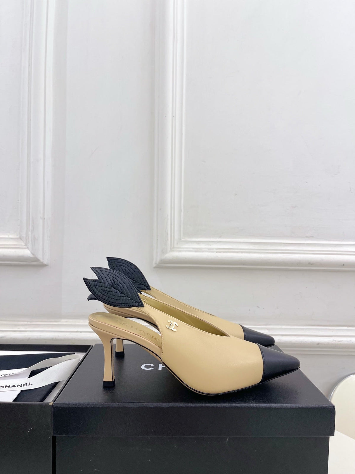 CC 26 SS Open-Back Sandals 7.5cm Beige Black Calfskin 586933