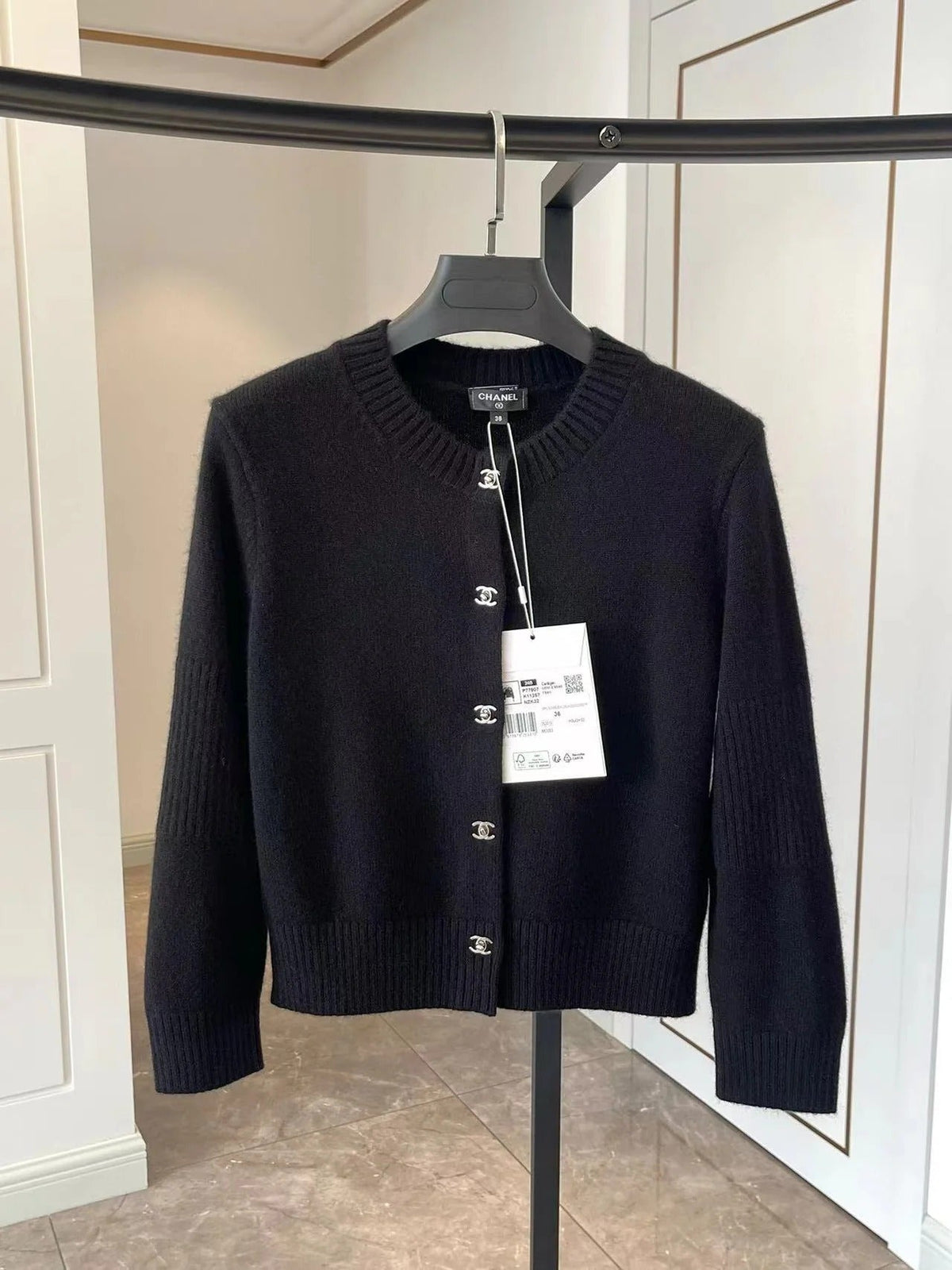 CC CLASSIC CARDIGAN IN BLACK WOOL CASHMERE