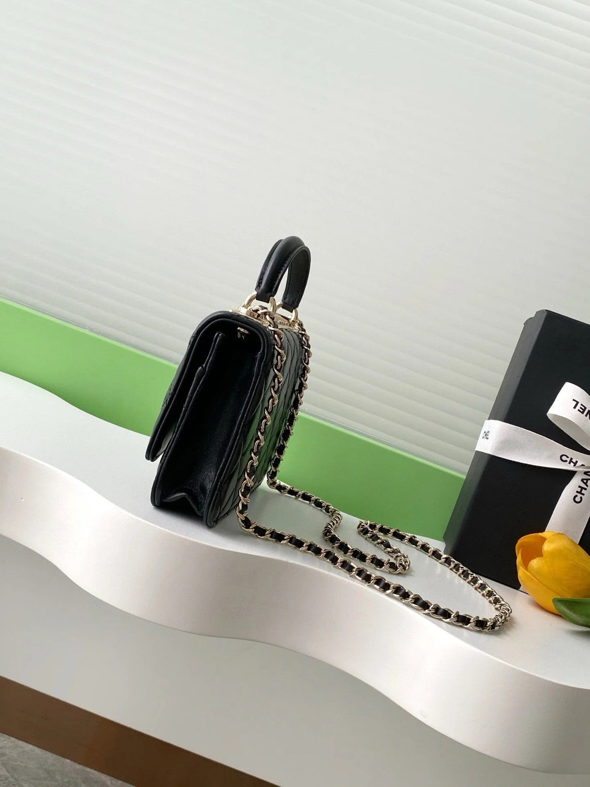 CC FLAP BAG 19 IN BLACK CALFSKIN GOLD HARDWARE