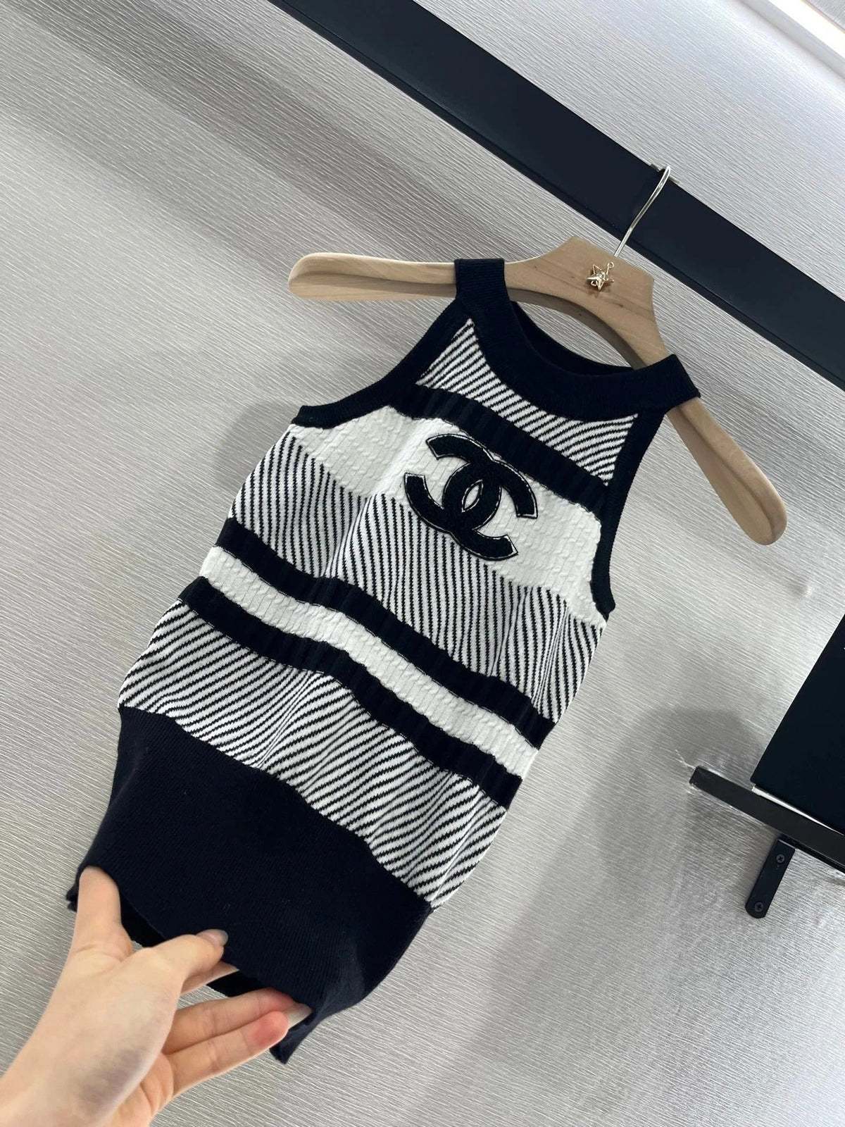 CHANEL HALTER NECK SLEEVELESS KNIT TOP 263407