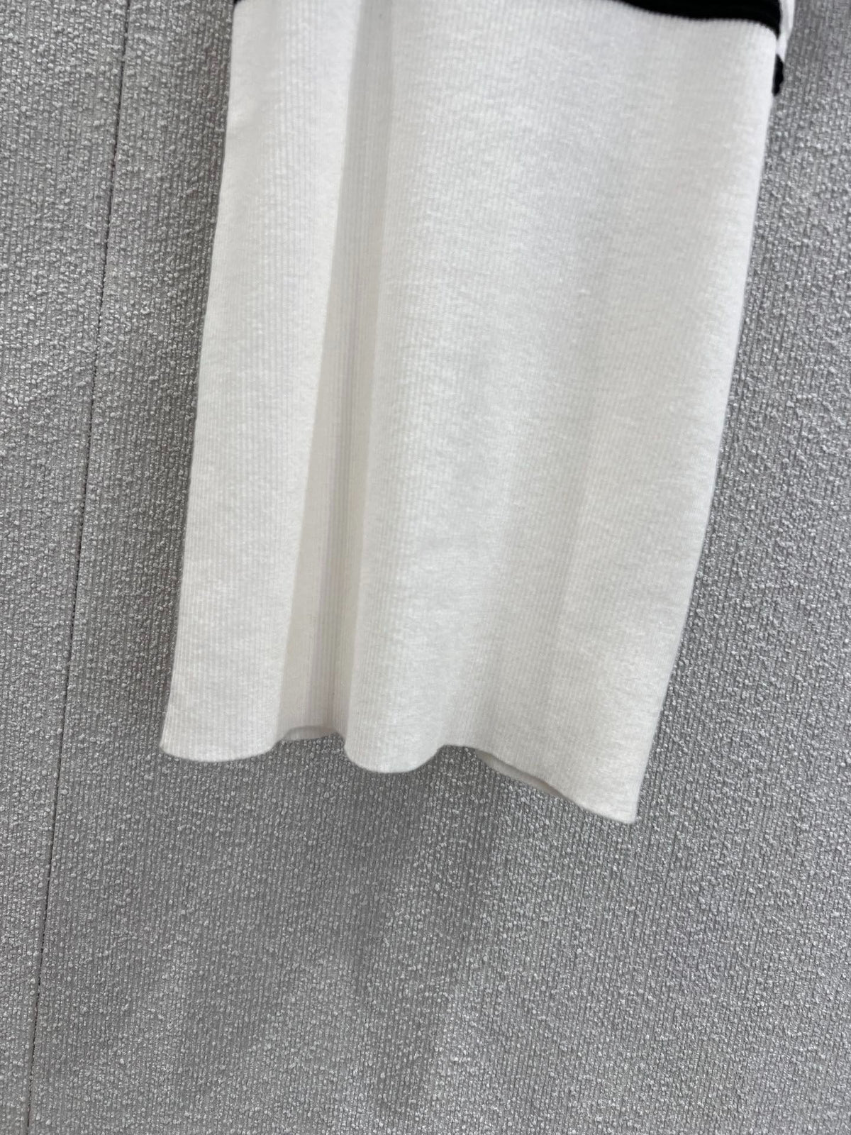 CHANEL SLEEVELESS TOP STYLE 65