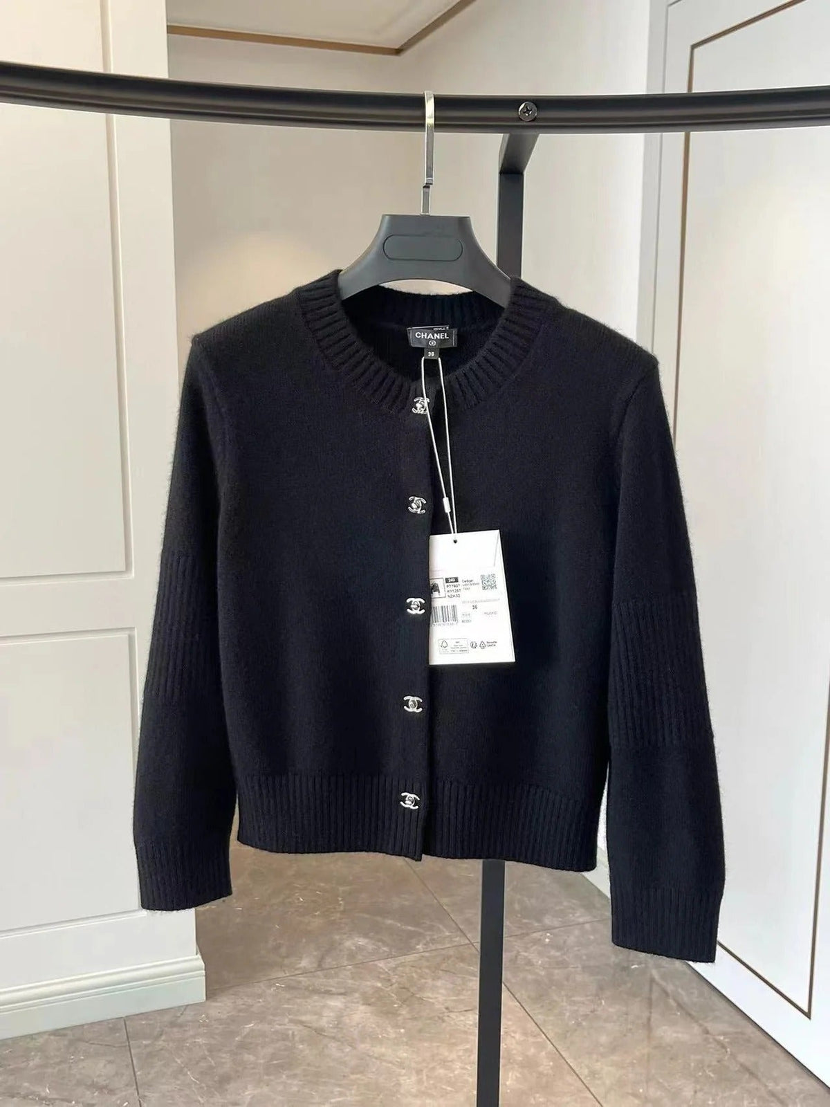 CC CLASSIC CARDIGAN IN BLACK WOOL CASHMERE