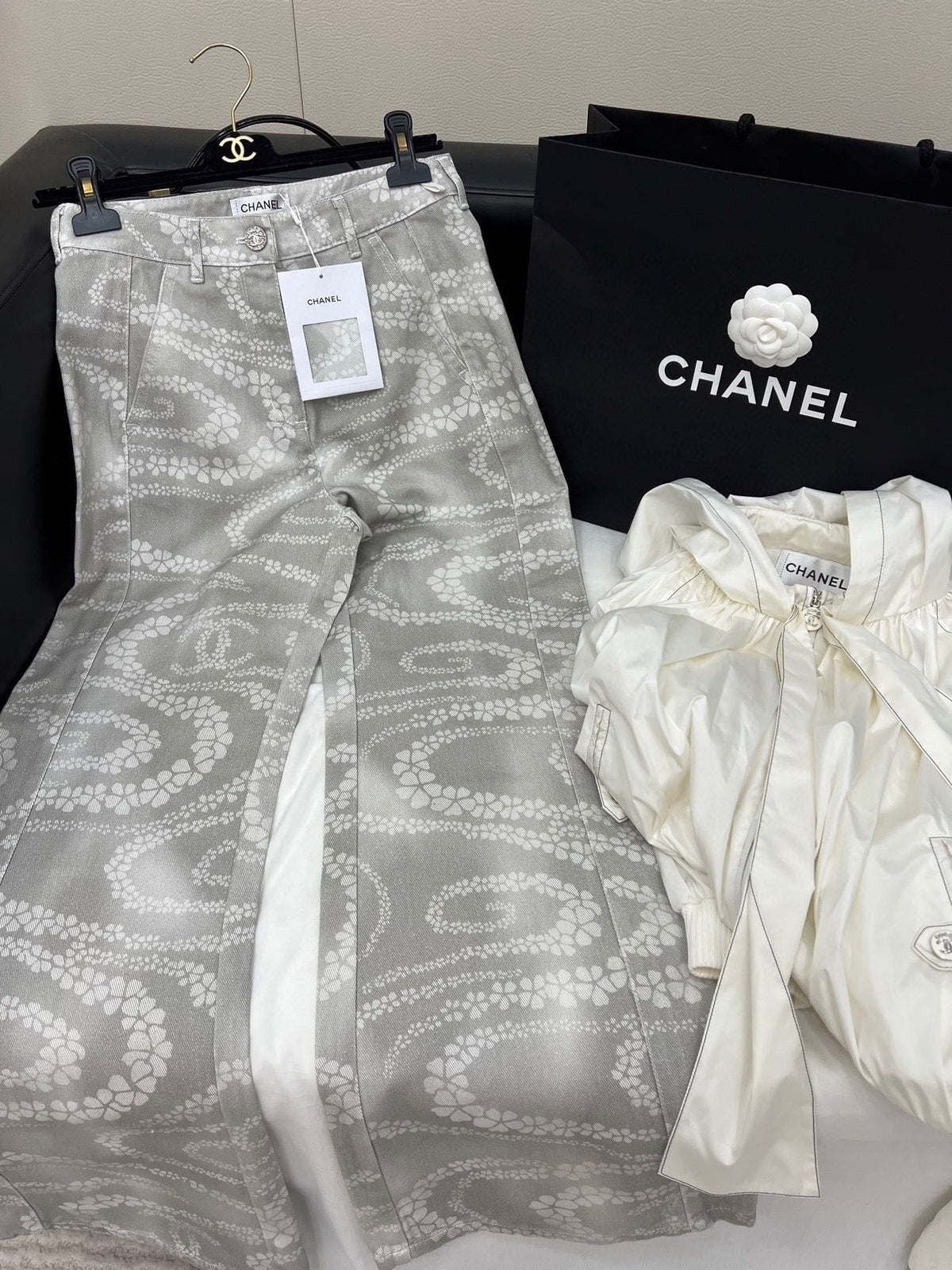 CC WIDE LEG PANTS IN GREY FLORAL SILK