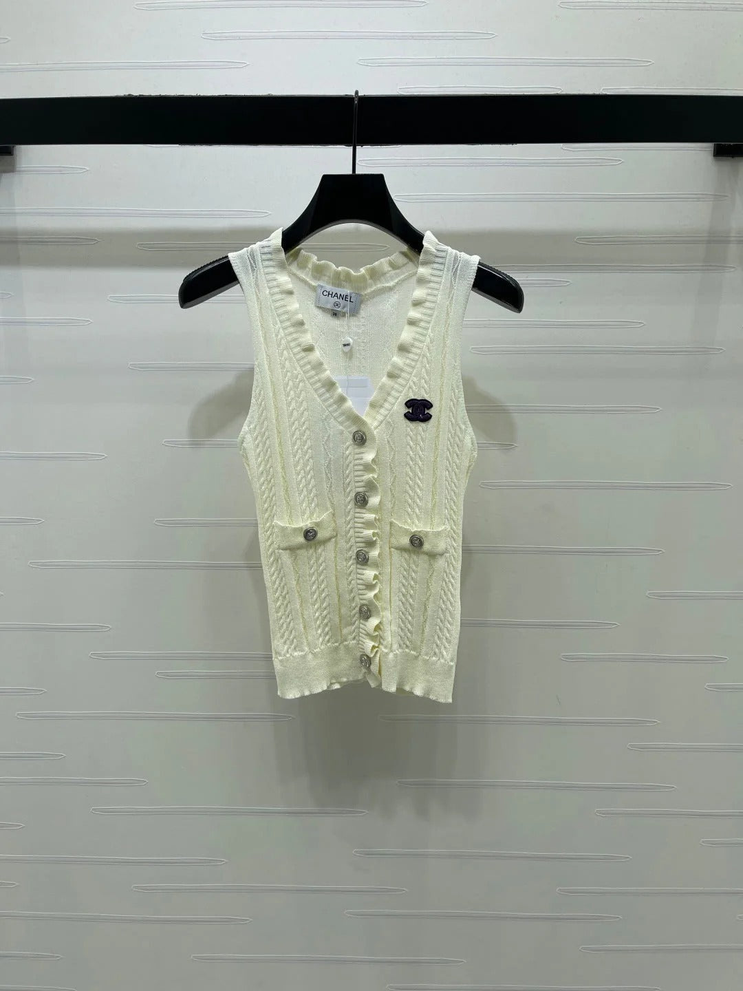 Chanel 2026 Ruffled Knit V-neck Vest Wool 395750