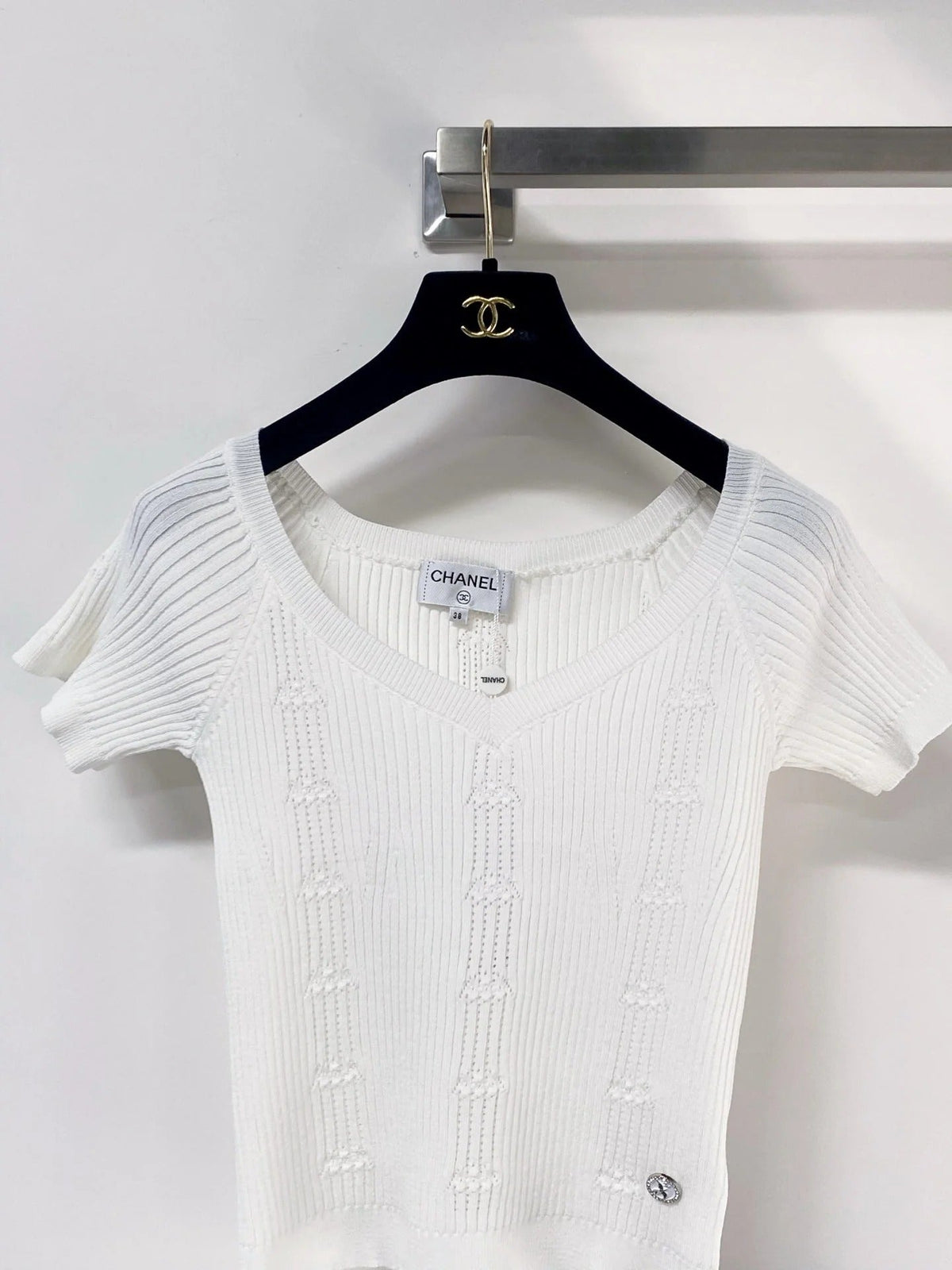 Chanel 2026 V-neckline Short-Sleeve Knit Top White Viscosa 454027