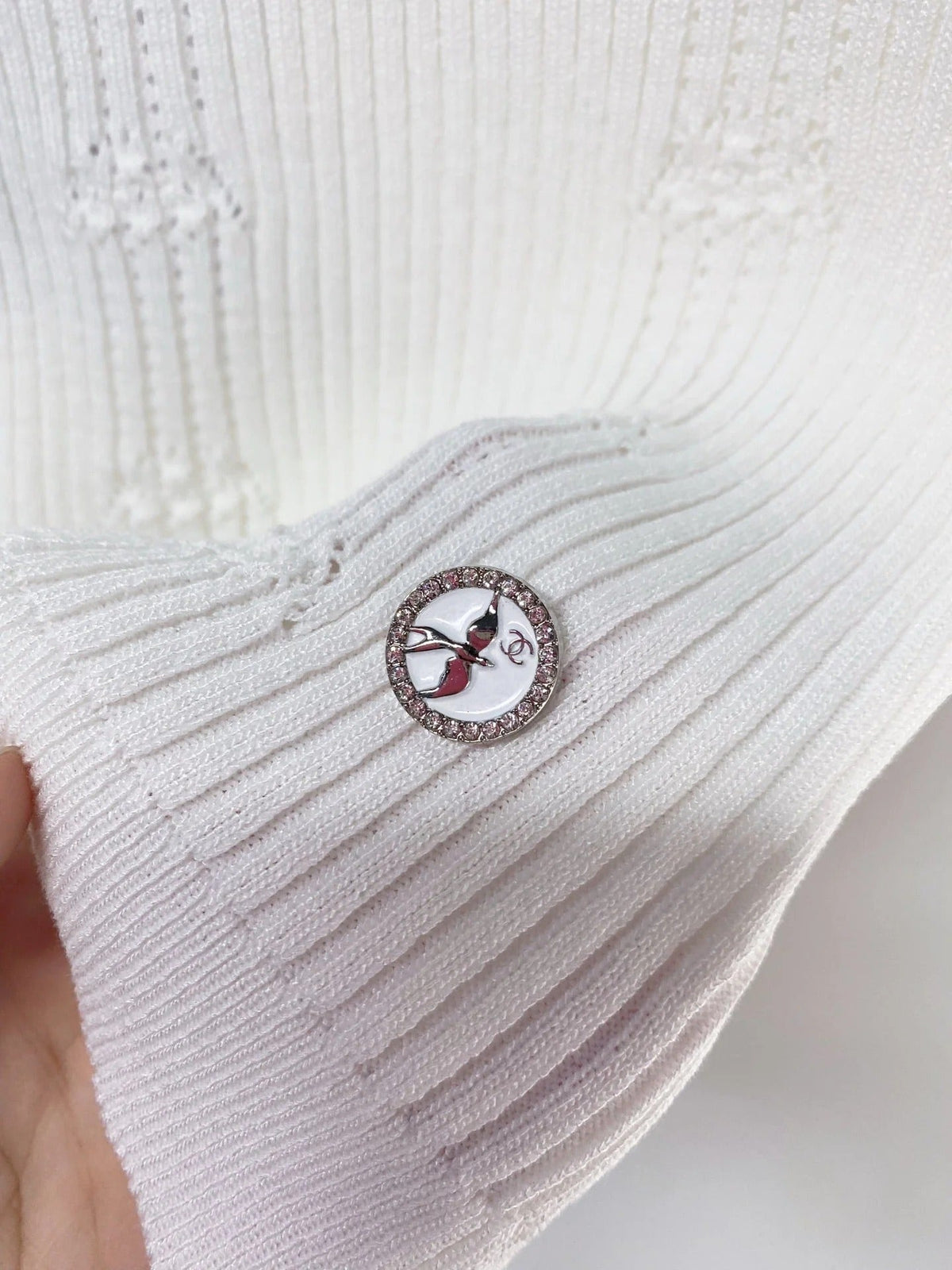 Chanel 2026 V-neckline Short-Sleeve Knit Top White Viscosa 454027