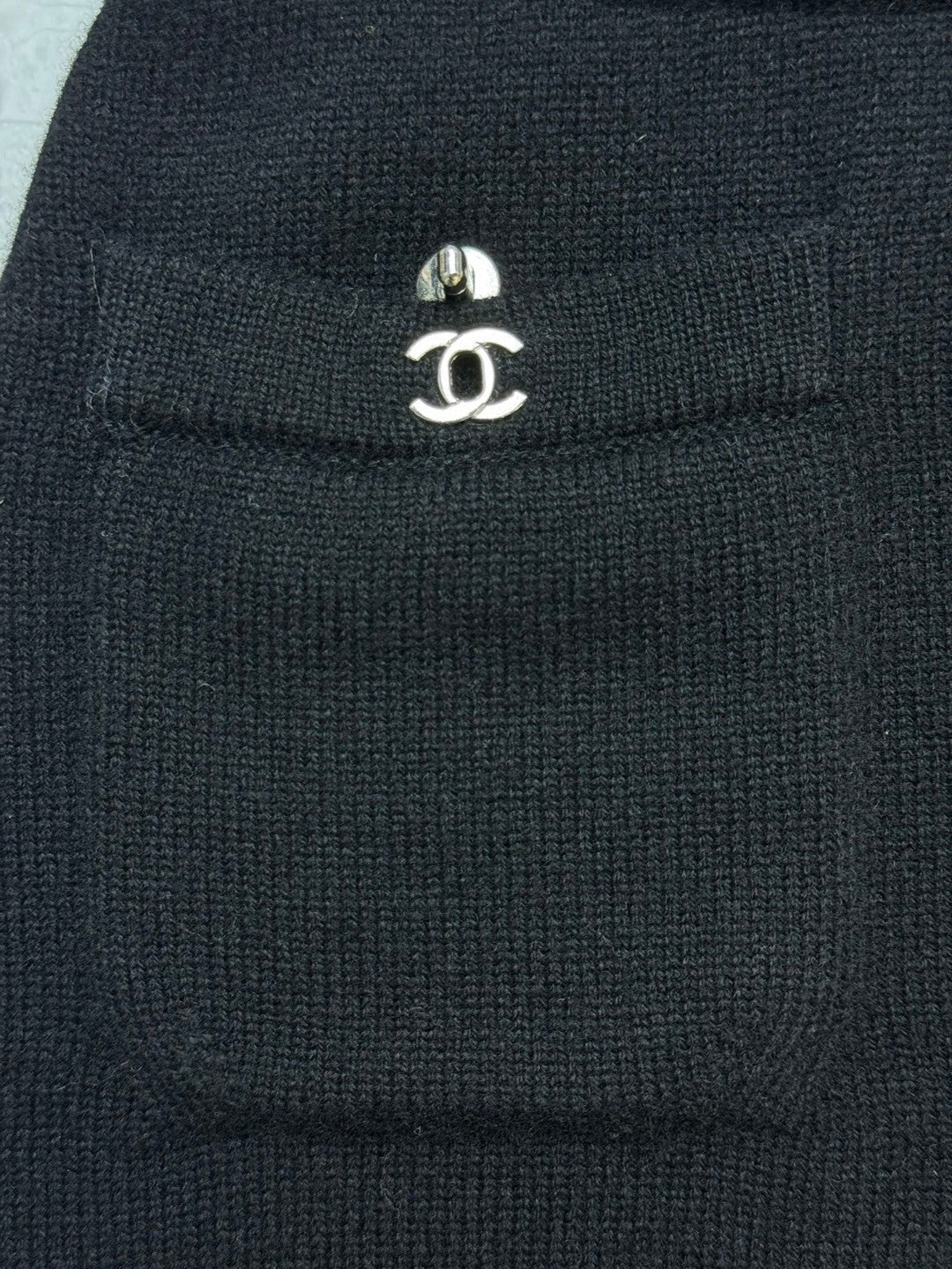 CC ICONIC SKIRT IN BLACK WOOL KNIT WITH FRONT POCKETS