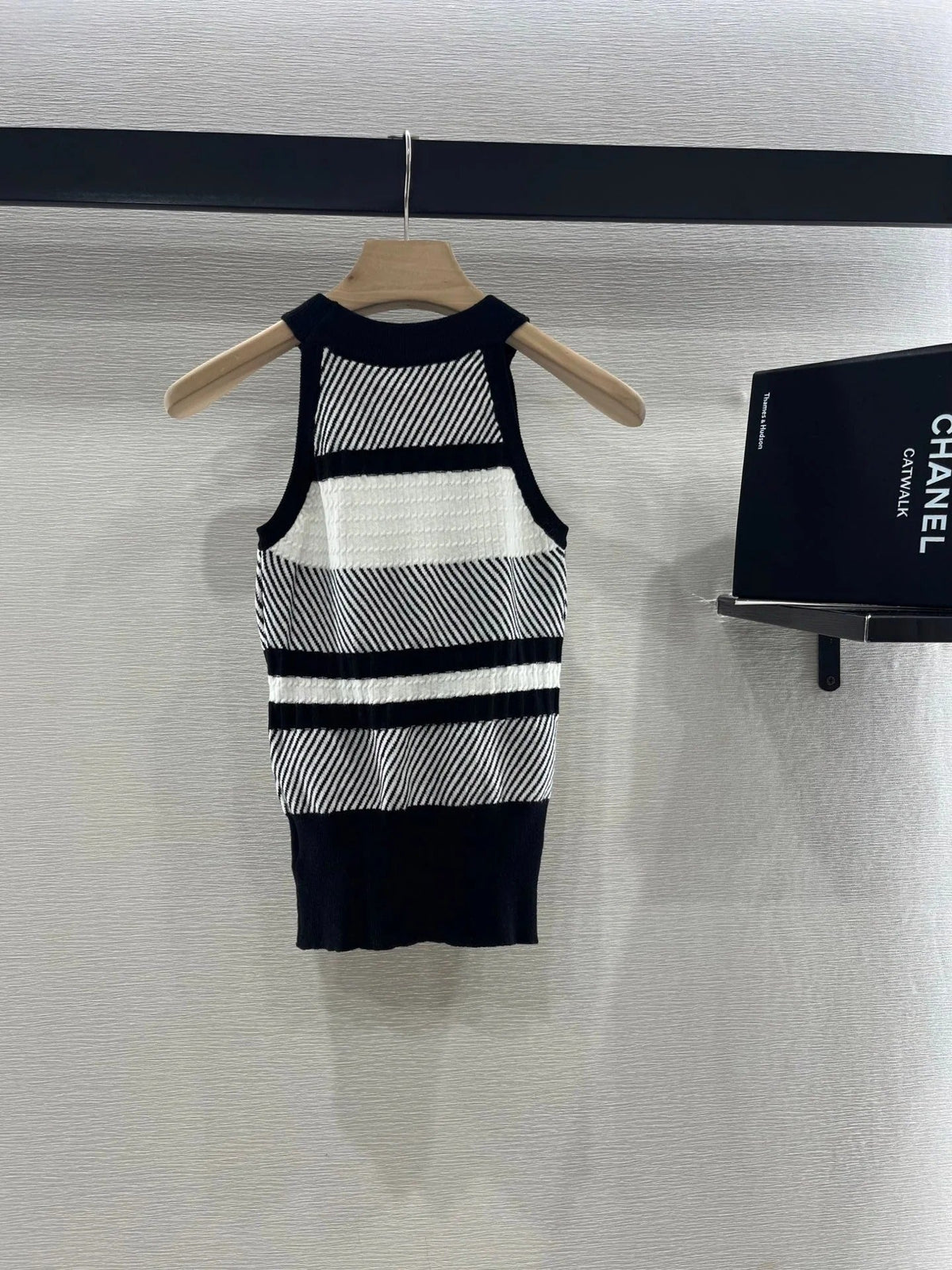 CHANEL HALTER NECK SLEEVELESS KNIT TOP 263407