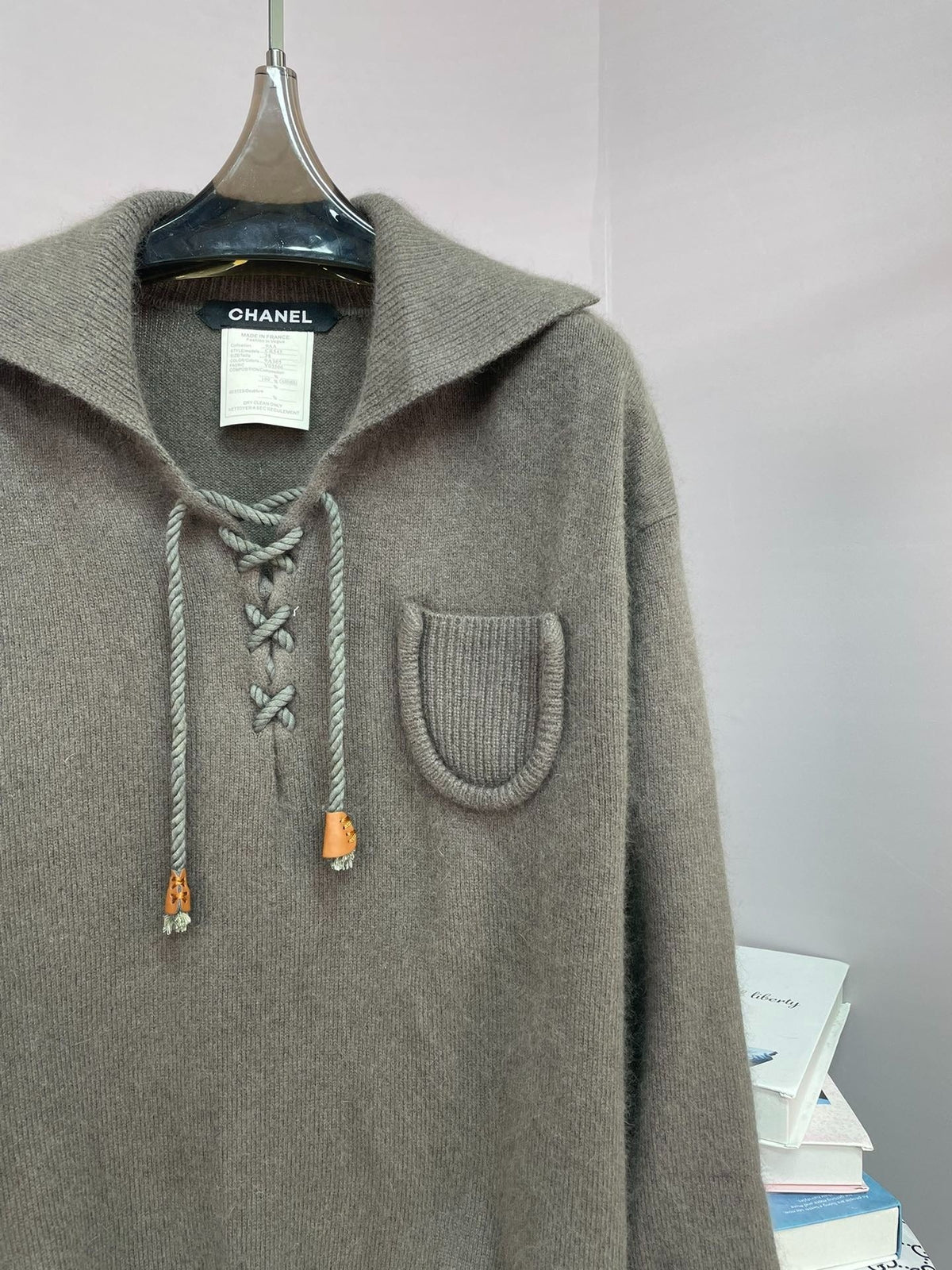 CHANEL 25S COLLARED SWEATER 595