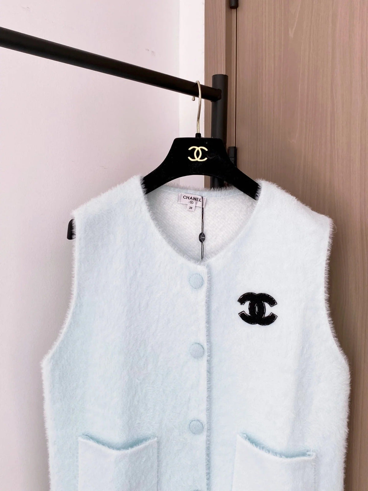 CHANEL 25S SLEEVELESS VEST 367