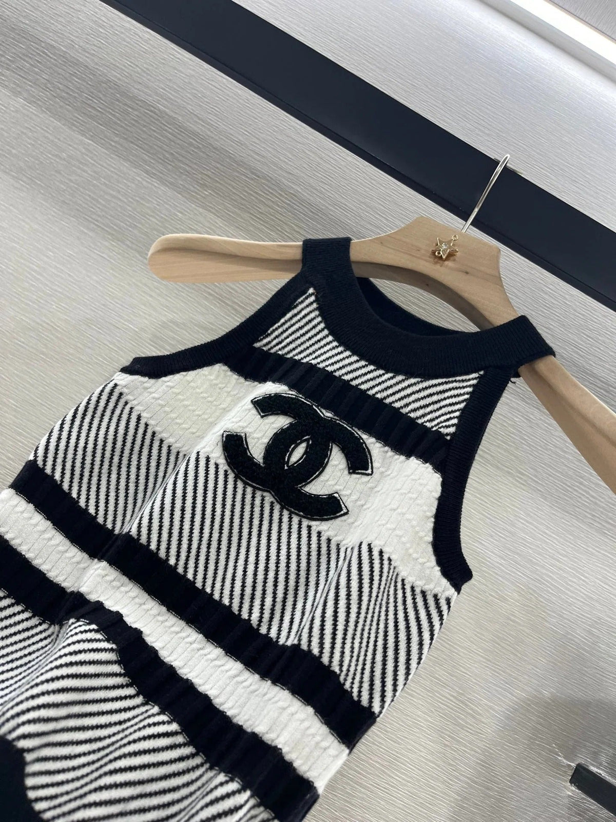 CHANEL HALTER NECK SLEEVELESS KNIT TOP 263407