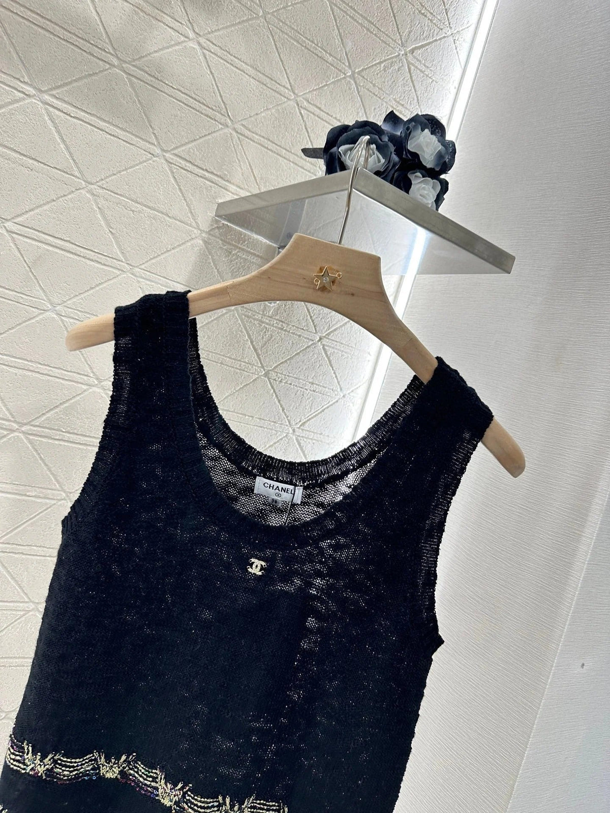 CHANEL SLEEVELESS TOP 272290