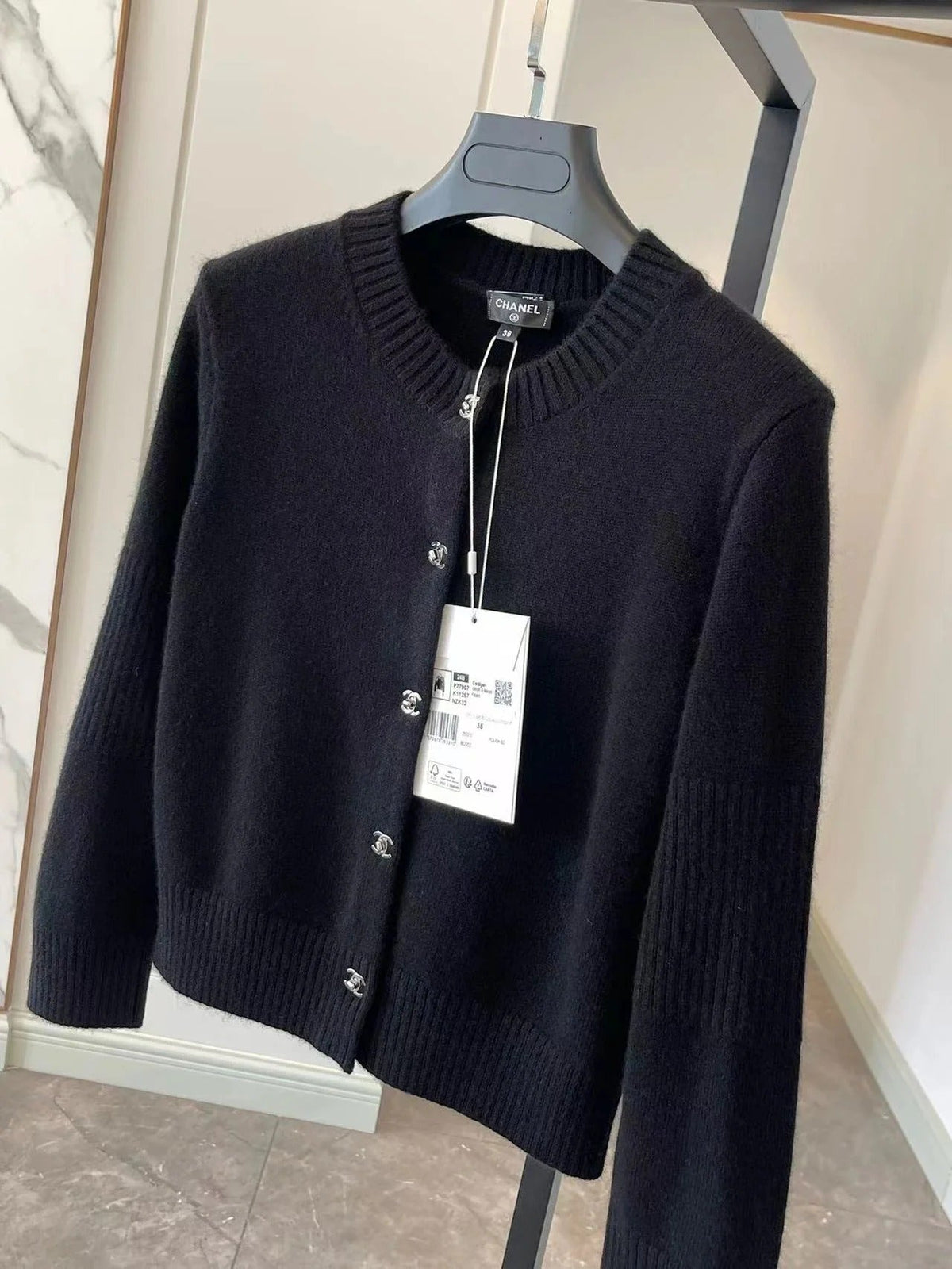 CC CLASSIC CARDIGAN IN BLACK WOOL CASHMERE