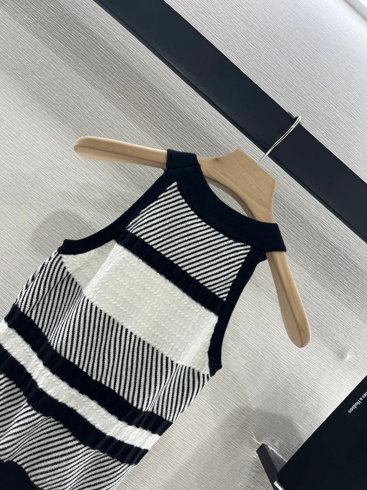 CHANEL HALTER NECK SLEEVELESS KNIT TOP 263407