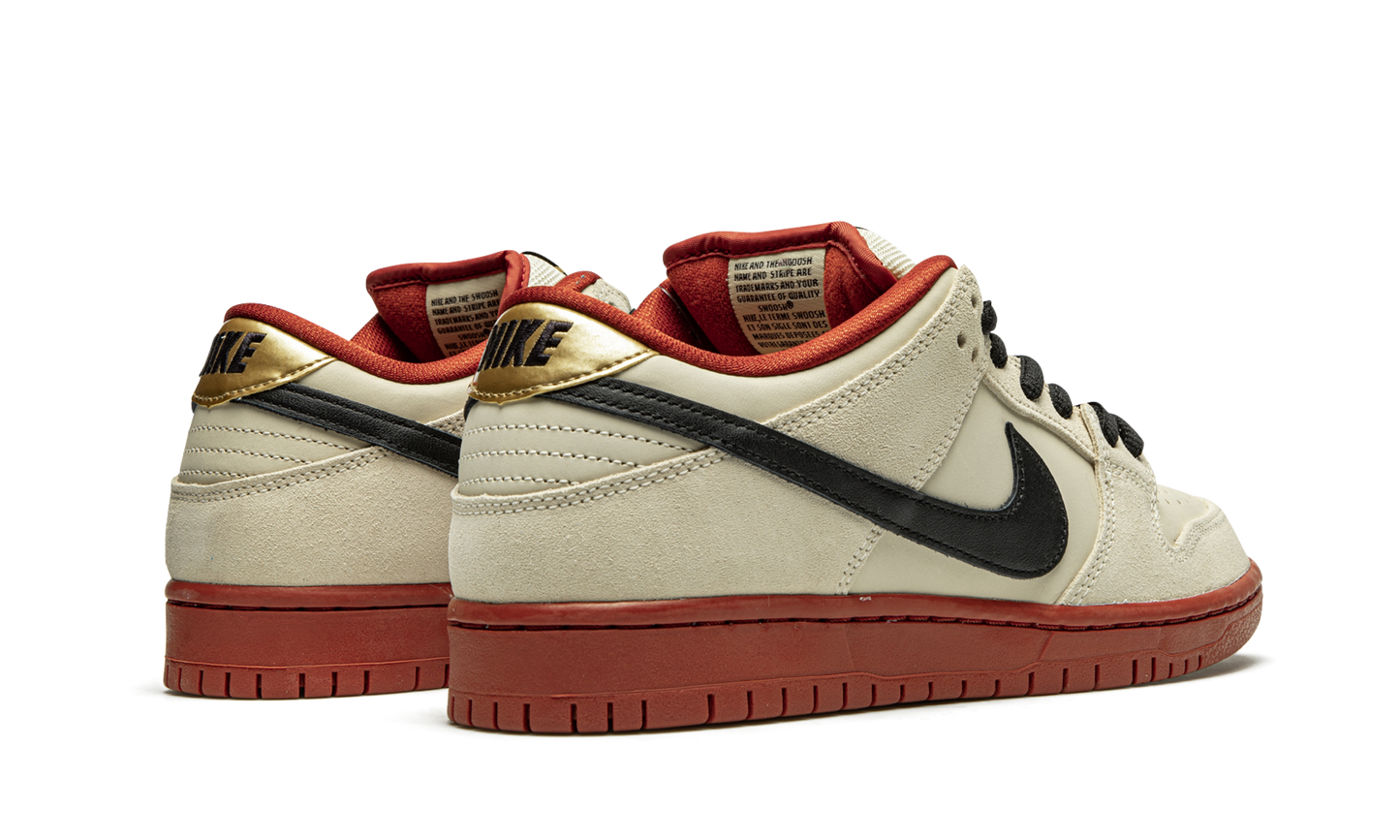 SB Dunk Low Pro "Hennessy" BQ6817 100