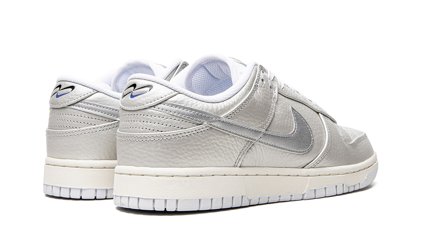 Dunk Low "Metallic Silver" DX3197 095