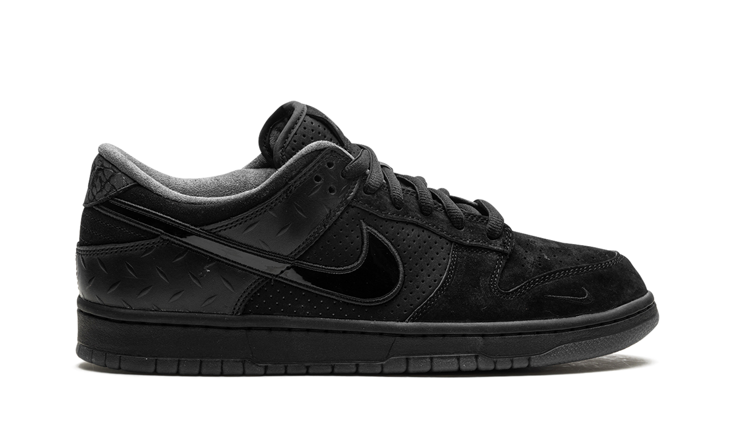 Dunk Low Black "Division Street - What The Duck Alternate" HV1470 001