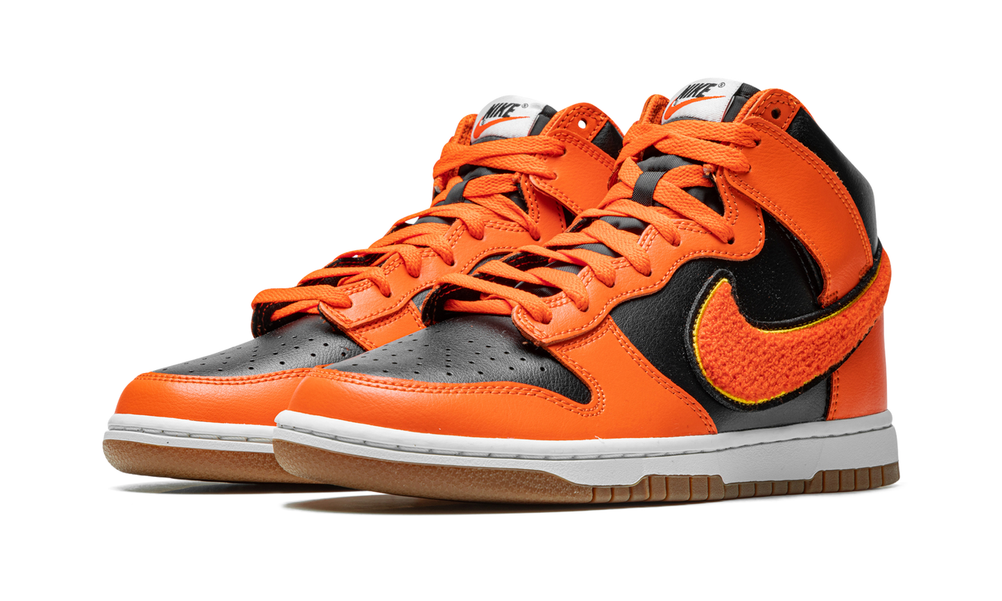 Dunk High "Chenille - Safety Orange" DR8805 002