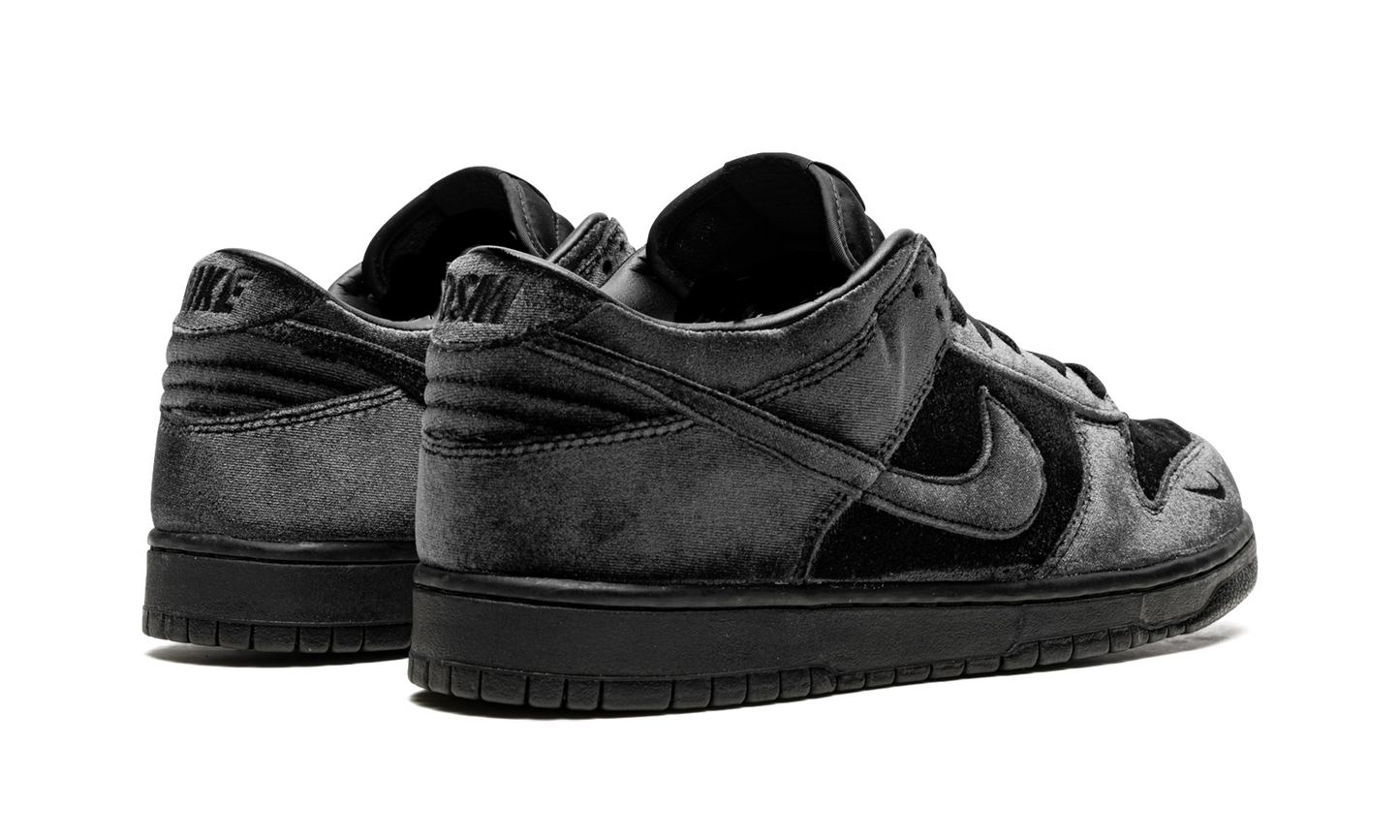 Dunk Low "Dover Street Market Triple Black Velvet" DH2686 002