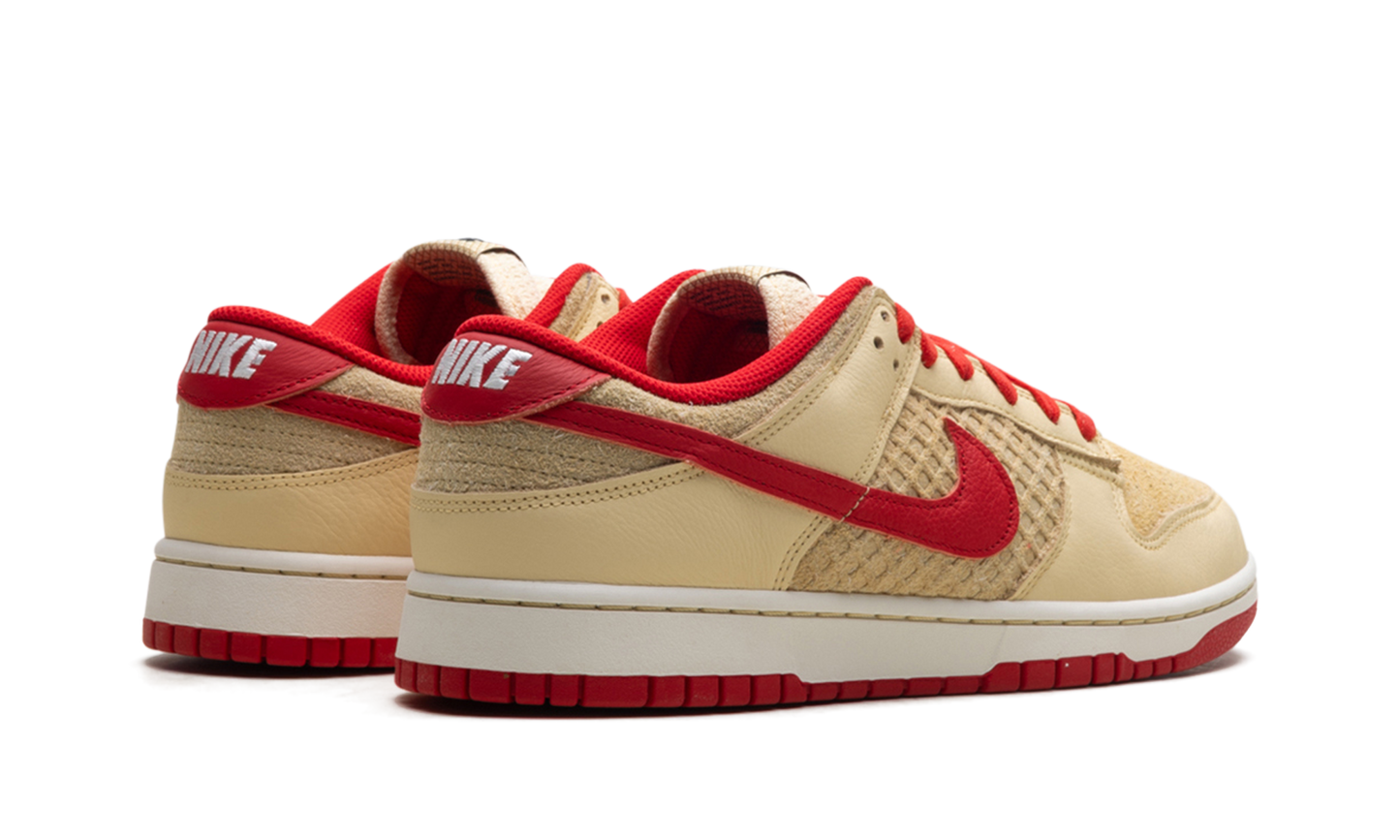Dunk Low "STRAWBERRY WAFFLE" HJ9100 294