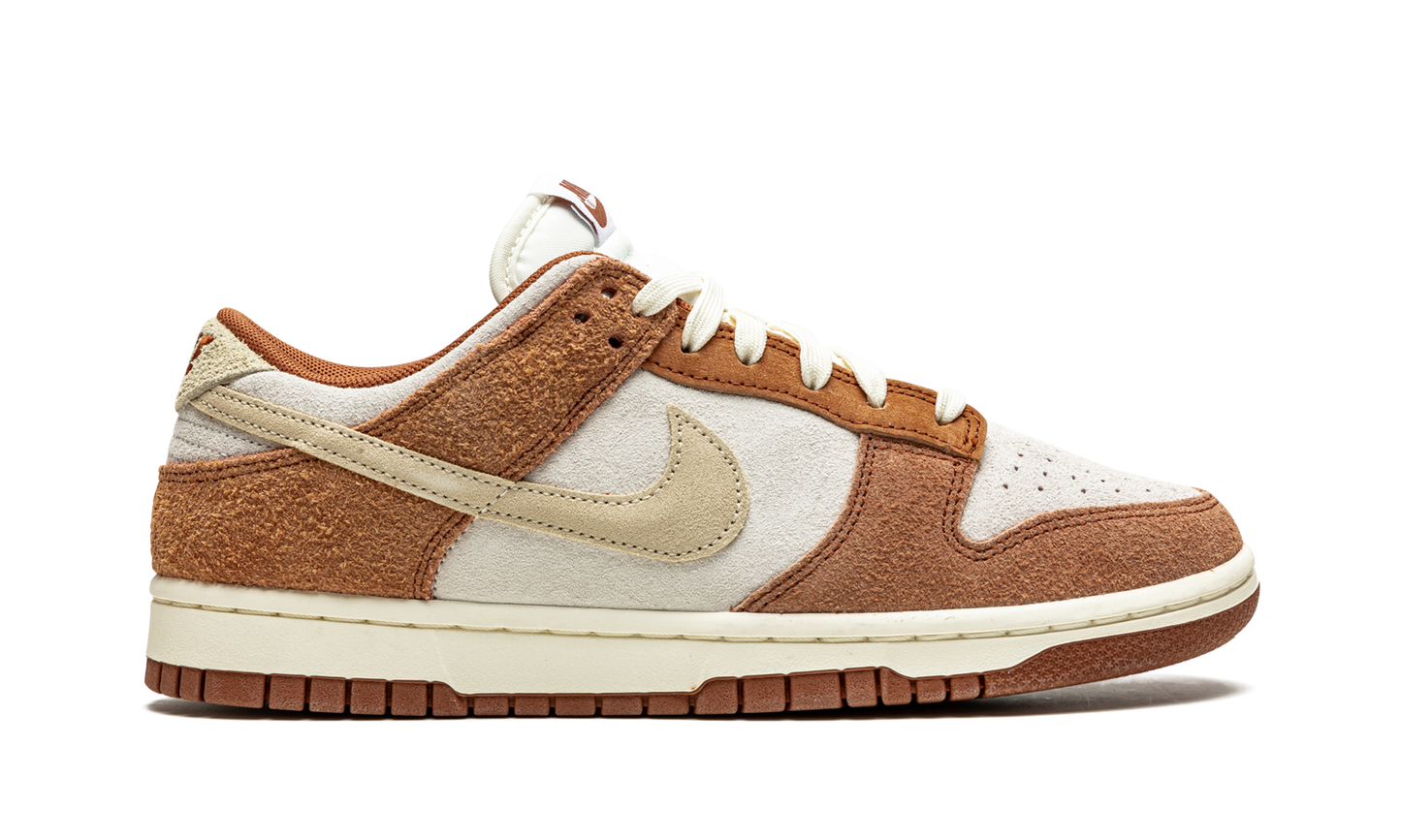 Dunk Low PRM "Medium Curry" DD1390 100