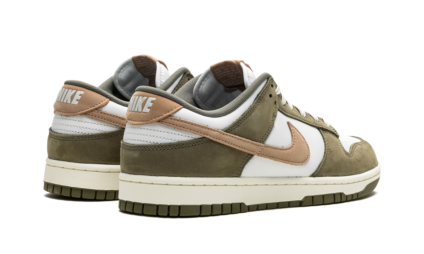 Dunk Low "Medium Olive" FQ8250 200