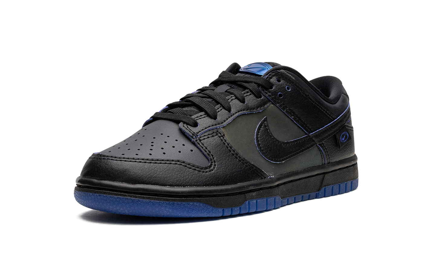 DUNK LO MNS WMNS "Black Royal Iridescent" FB1842 001